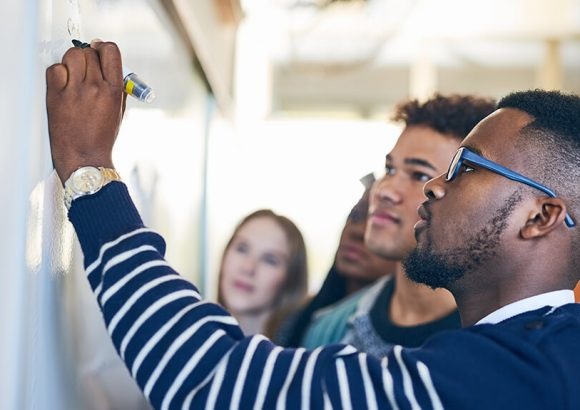 来华留学生渐成传播中华文化“使者”